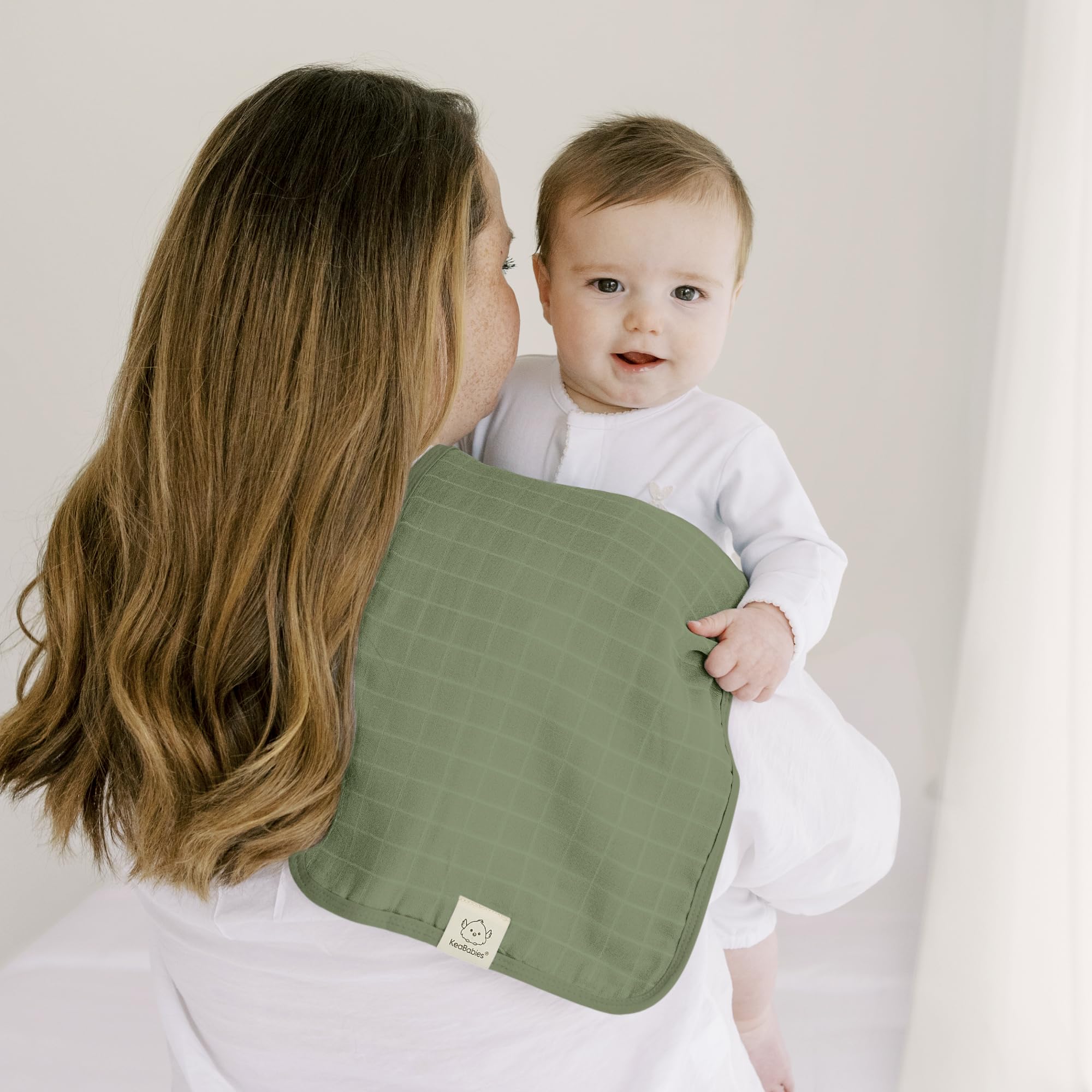 KeaBabies Lumi Muslin Burp Cloths absorb spills quickly to reduce mess.