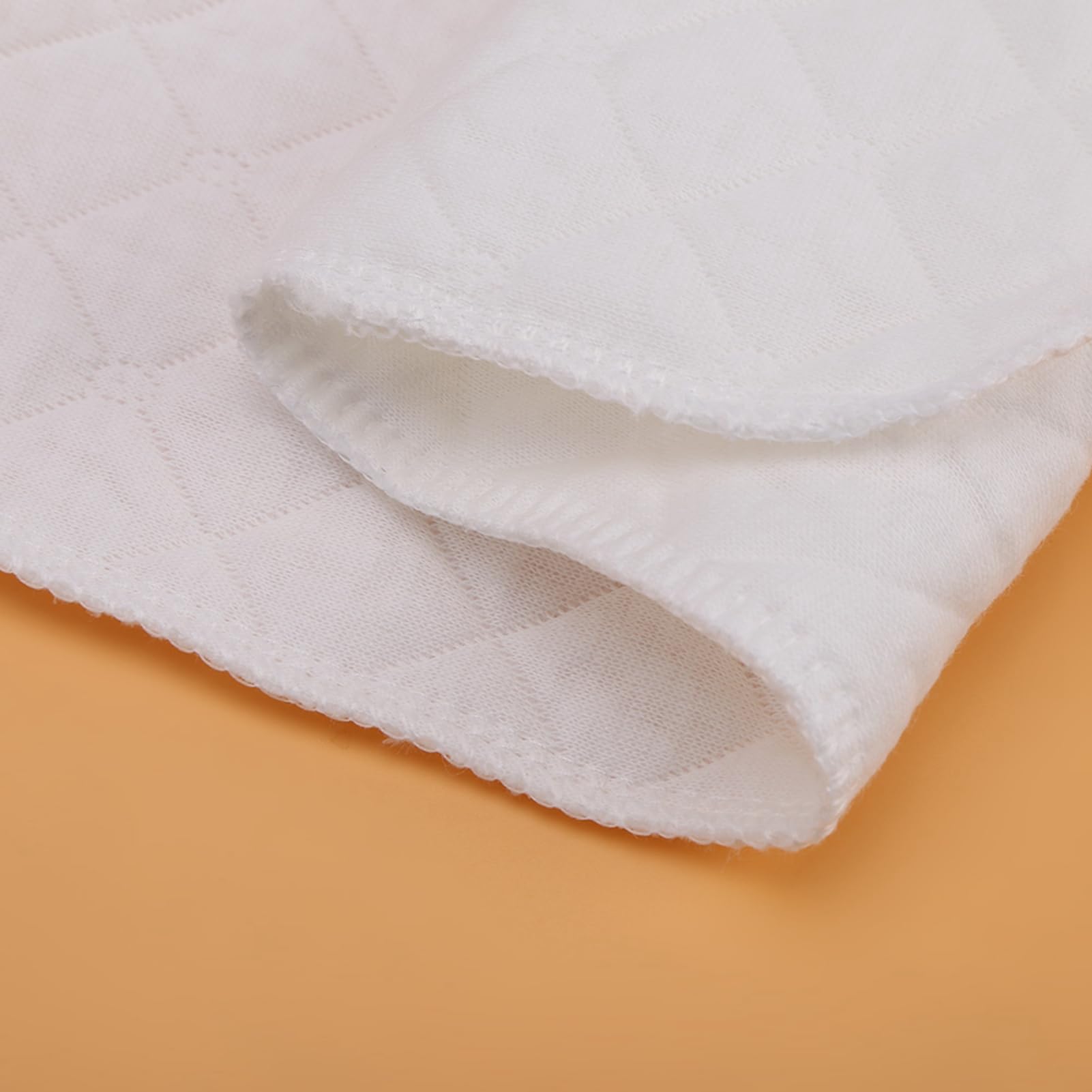 Keenso breathable fabric diaper liner touching baby skin gently