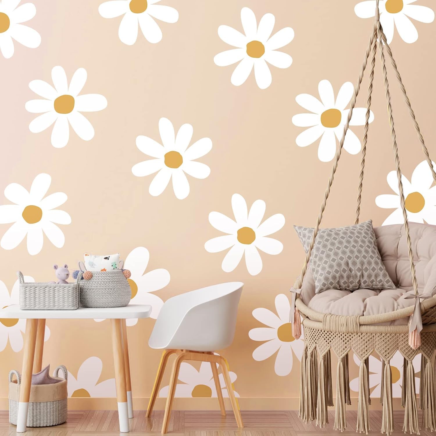 KeLay Fs daisy wall decal brightens kids' rooms with a cheerful focal point.