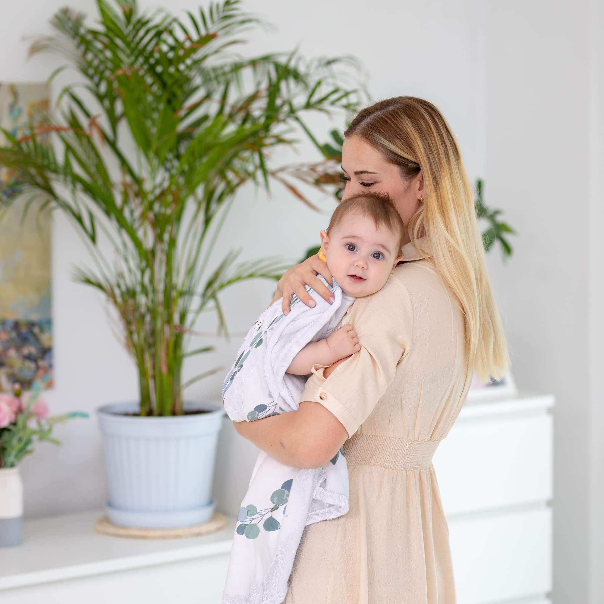 Generous 50x40 inch size from KEMINA BLANKETS supports easy photo setups.
