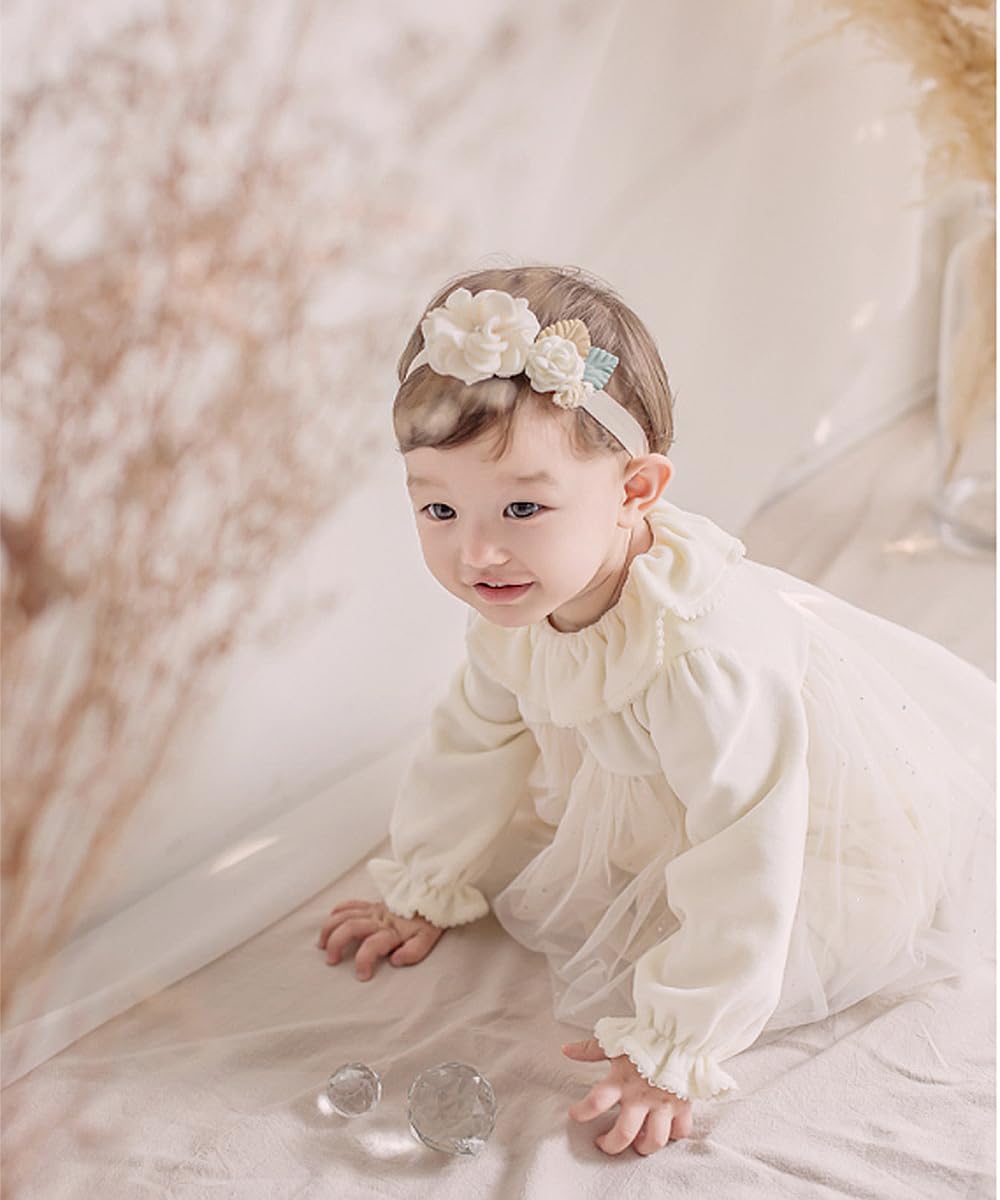 Kenjudess white lace headband makes a thoughtful baby shower gift