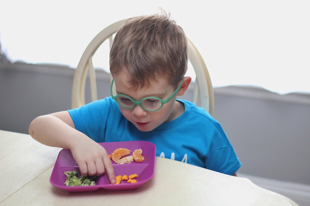 Kiddiebites plum plate highlights microwave-safe features for reheating meals.