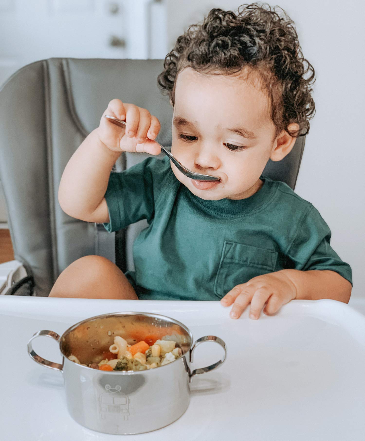Kiddobloom toddler mealtime set demonstrates sturdy plastic free dinnerware.