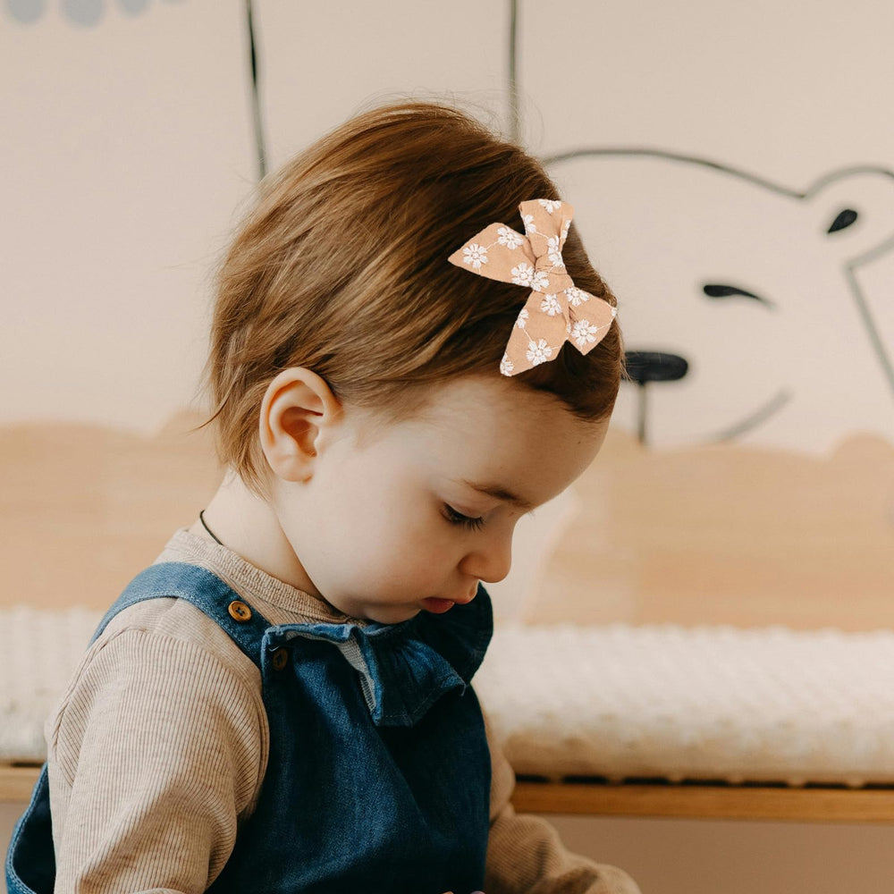 Kidocheese secure-grip base clip keeps little ones' hair tidy all day.