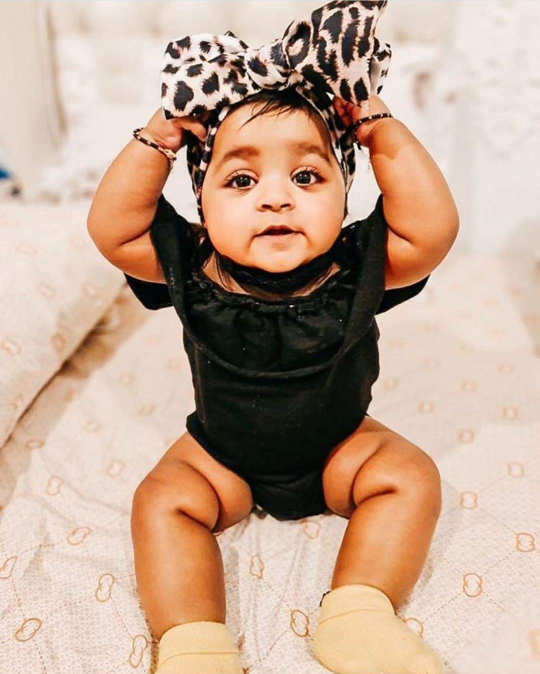 KIDOCHEESE soft fabric baby headband provides comfortable, slip-free wear.