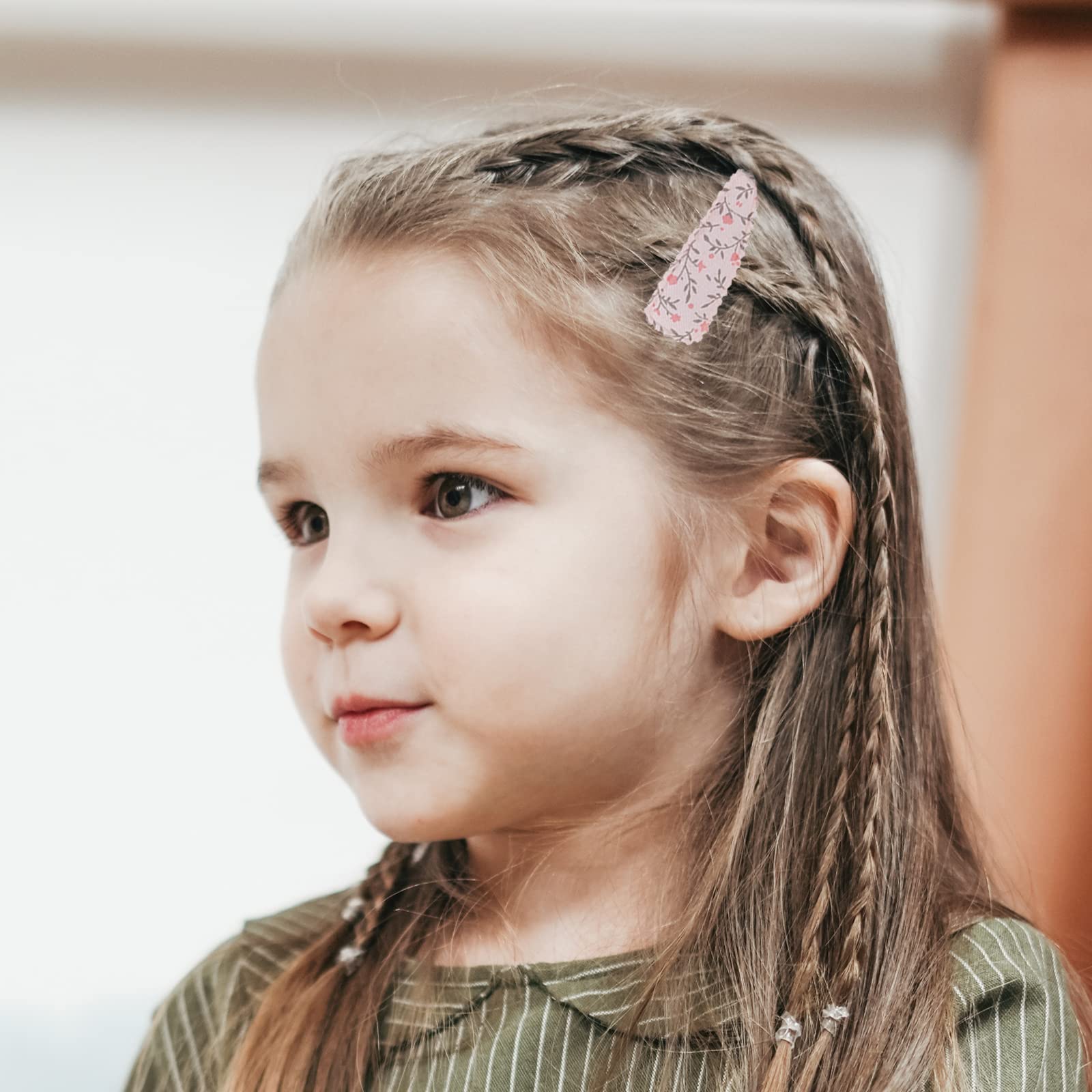 KIDOCHEESE strong-grip-base clip secures hair on thick or fine strands