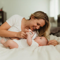 Kingwi 4oz handleless sleeve for newborns' comfortable grip