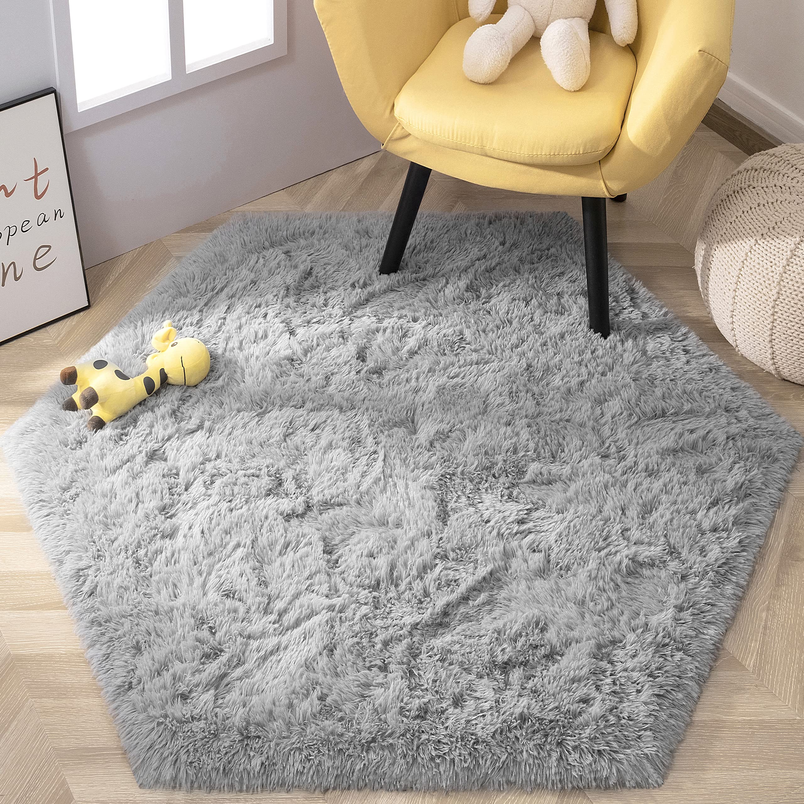 KIXINWA easy-care rug enables quick cleaning after messy moments.