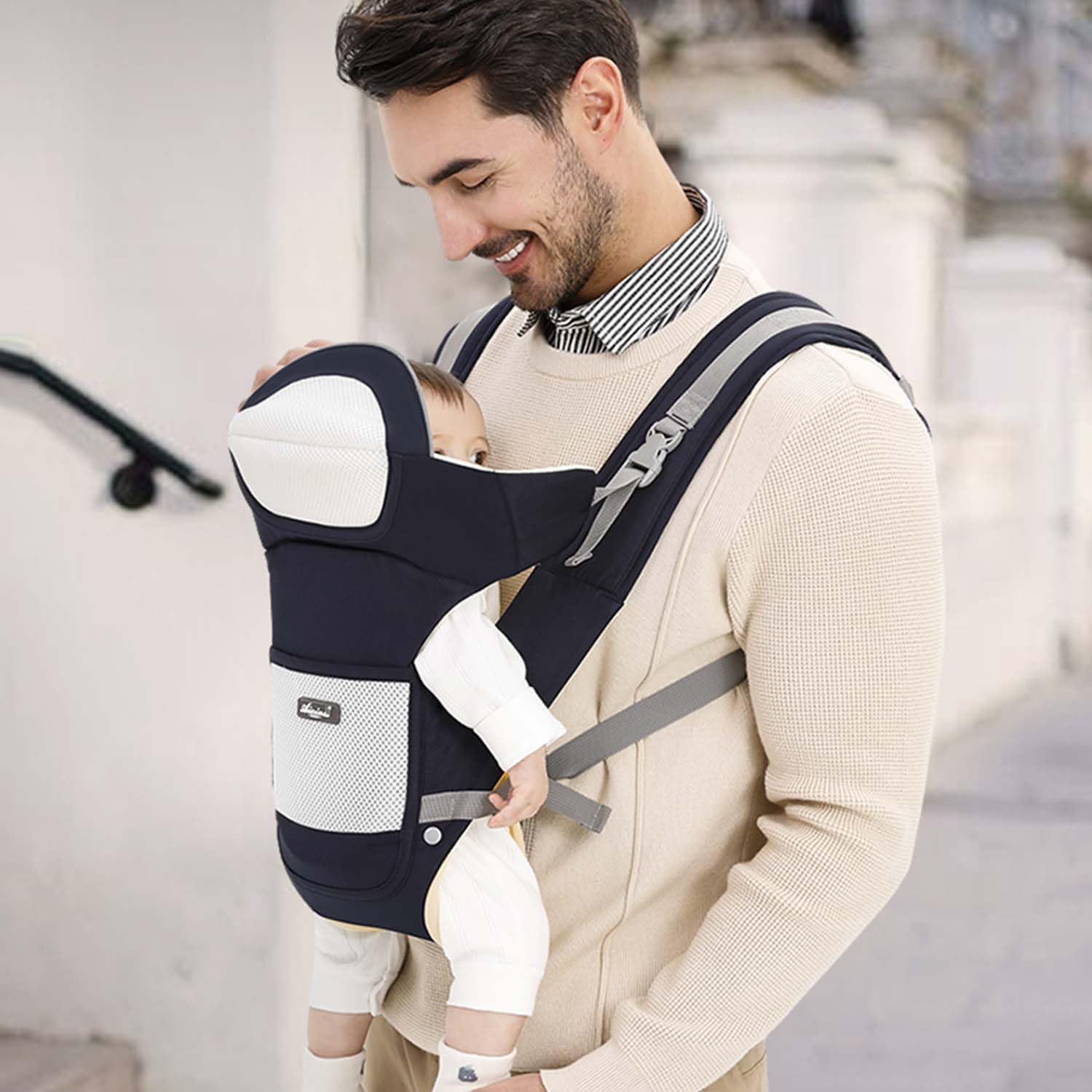 KIYUMI carrier shows breathable 3D mesh and padded straps for comfort.