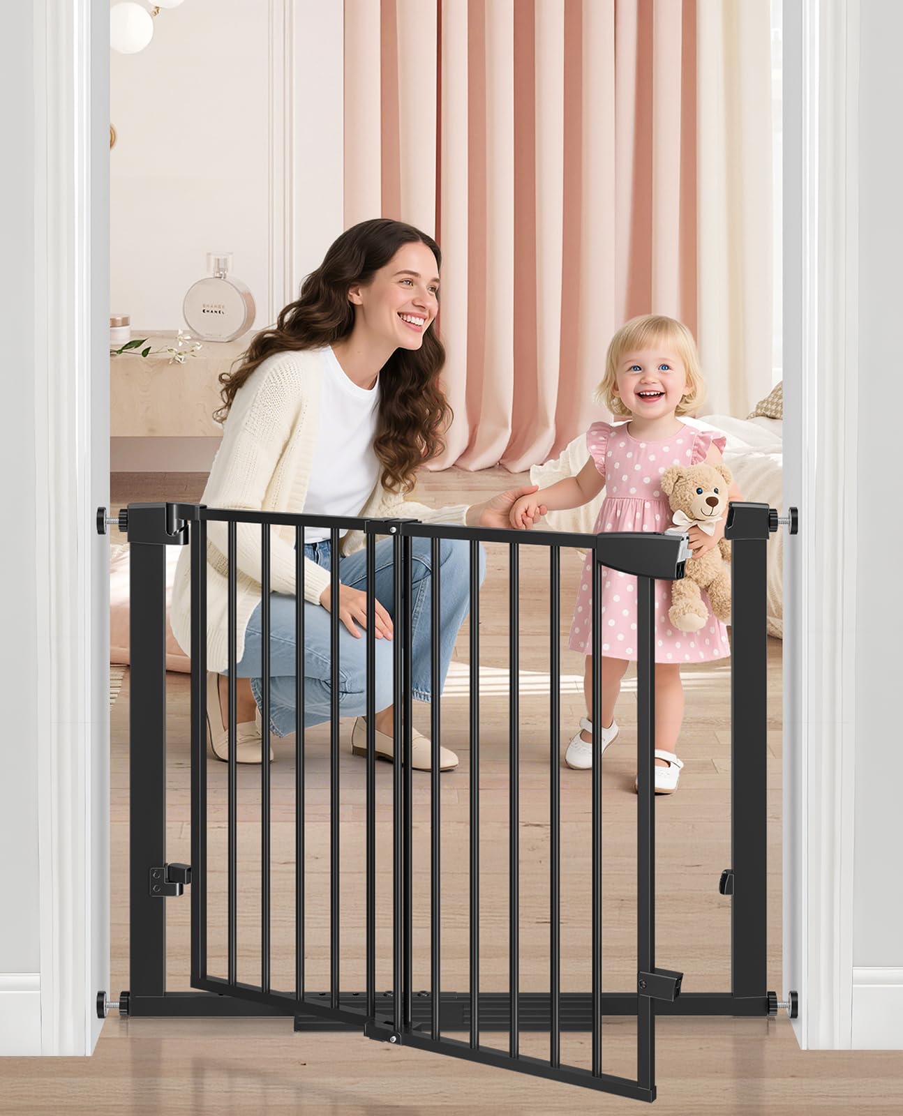 Large walk-through door makes passing with pets easier.