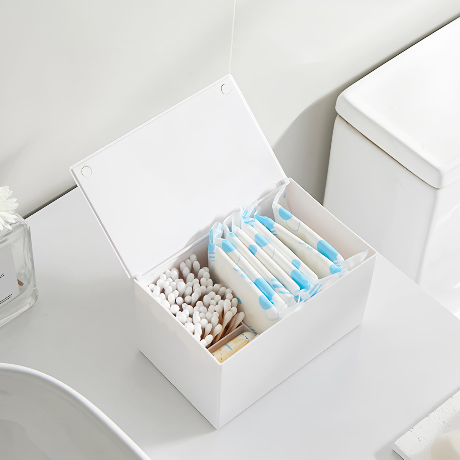 Klmnop three-compartment design separates napkins and tampons