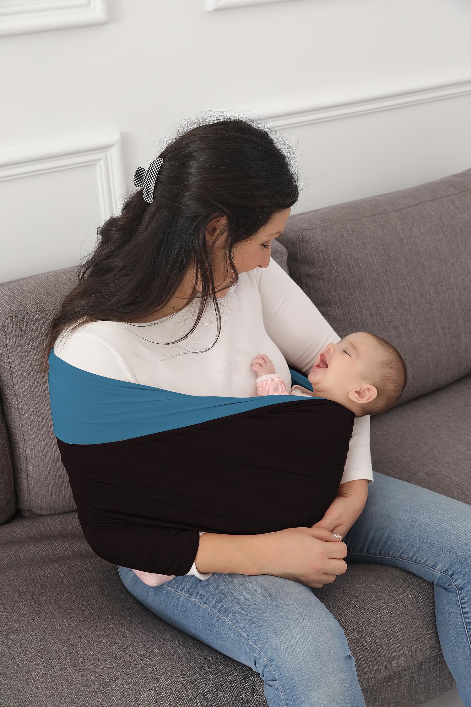 Kloovete baby wrap stretchy fabric demonstrates flexible, comfortable wear.