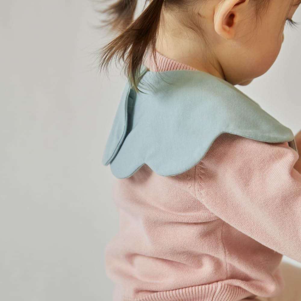 Microbial-suppressing Konny fabric helps keep bibs fresher between washes.