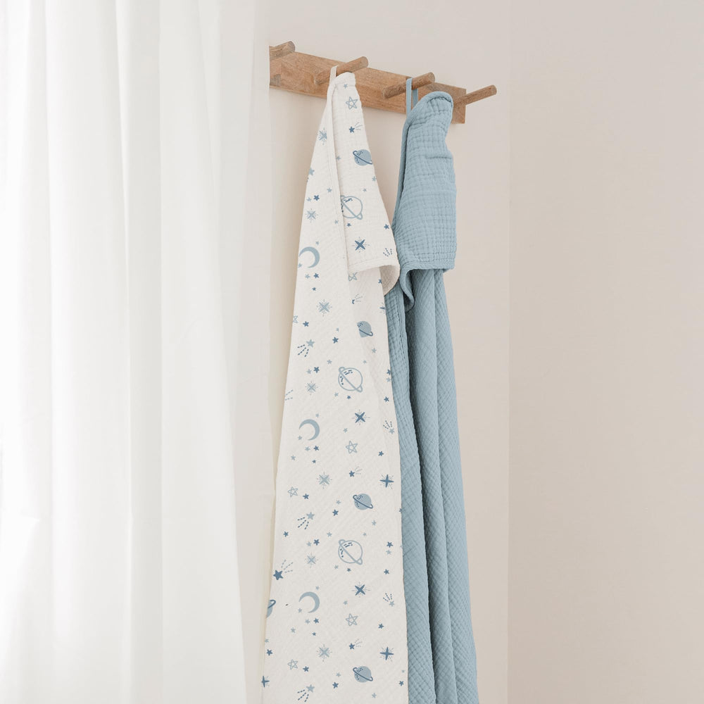 Konssy 32x32 towel size provides cozy wrap for newborns, infants, and toddlers.