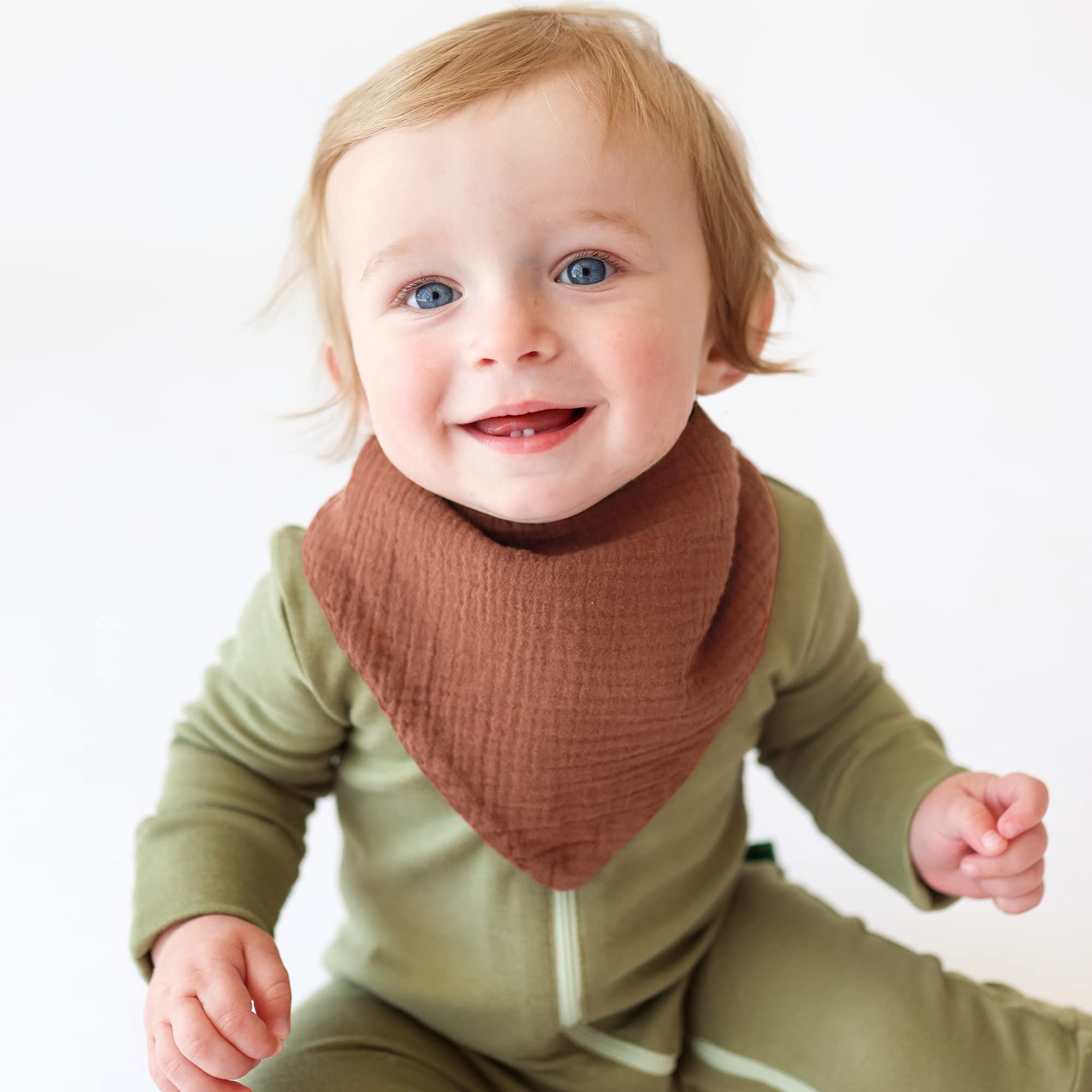 Adjustable snaps provide a comfy fit from newborn to 36 months.