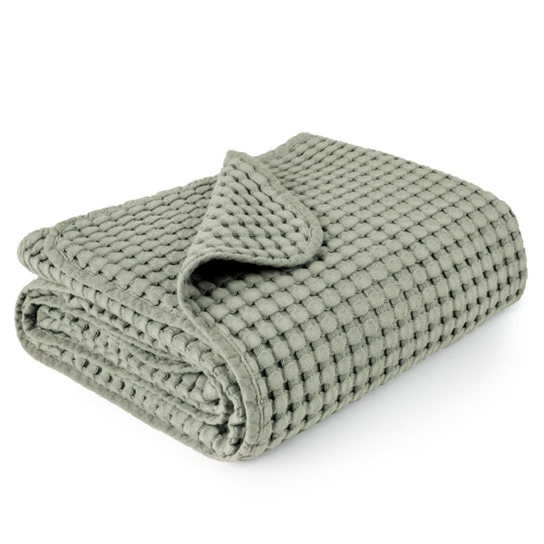 Konssy Amy Green waffle blanket front view, soft and warm.