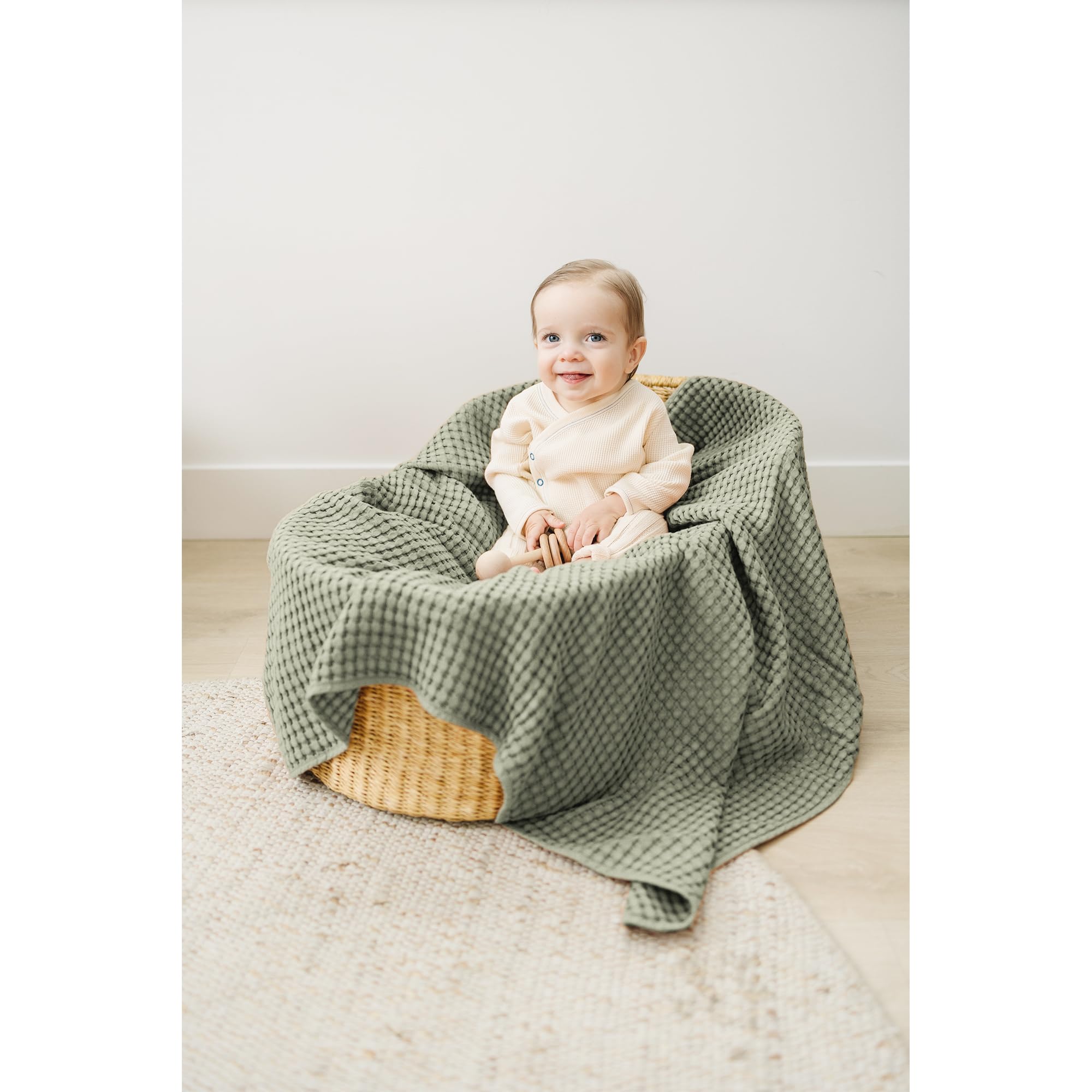 Konssy Amy Green waffle blanket used as newborn photography prop.