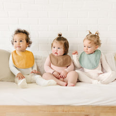 Konssy baby bibs with adjustable nickel-free snaps for growing necks.