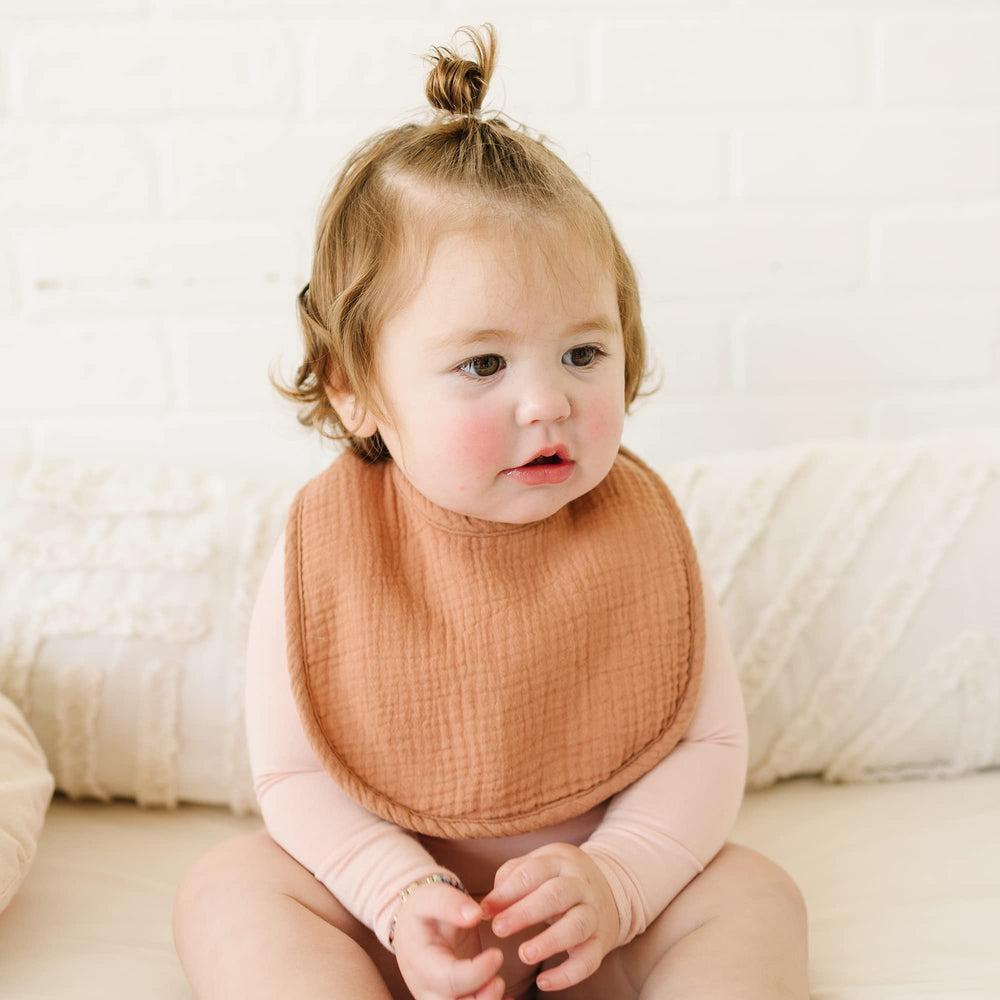 Konssy bibs are machine washable for easy cleaning.