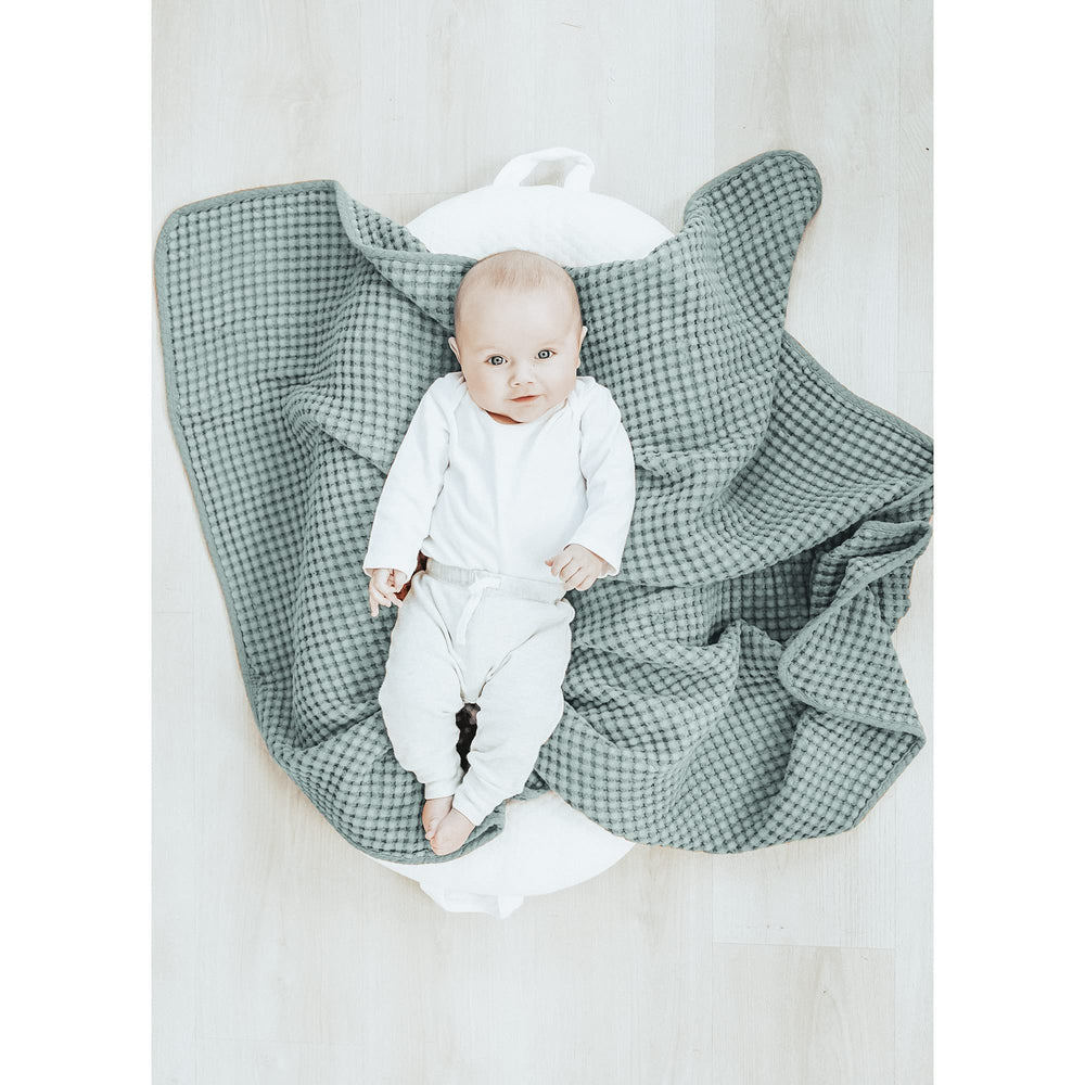 Konssy waffle baby blanket 104x94 cm perfect for swaddling