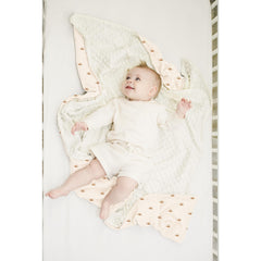 Konssy baby blanket in a stroller-ready setup for on-the-go warmth.