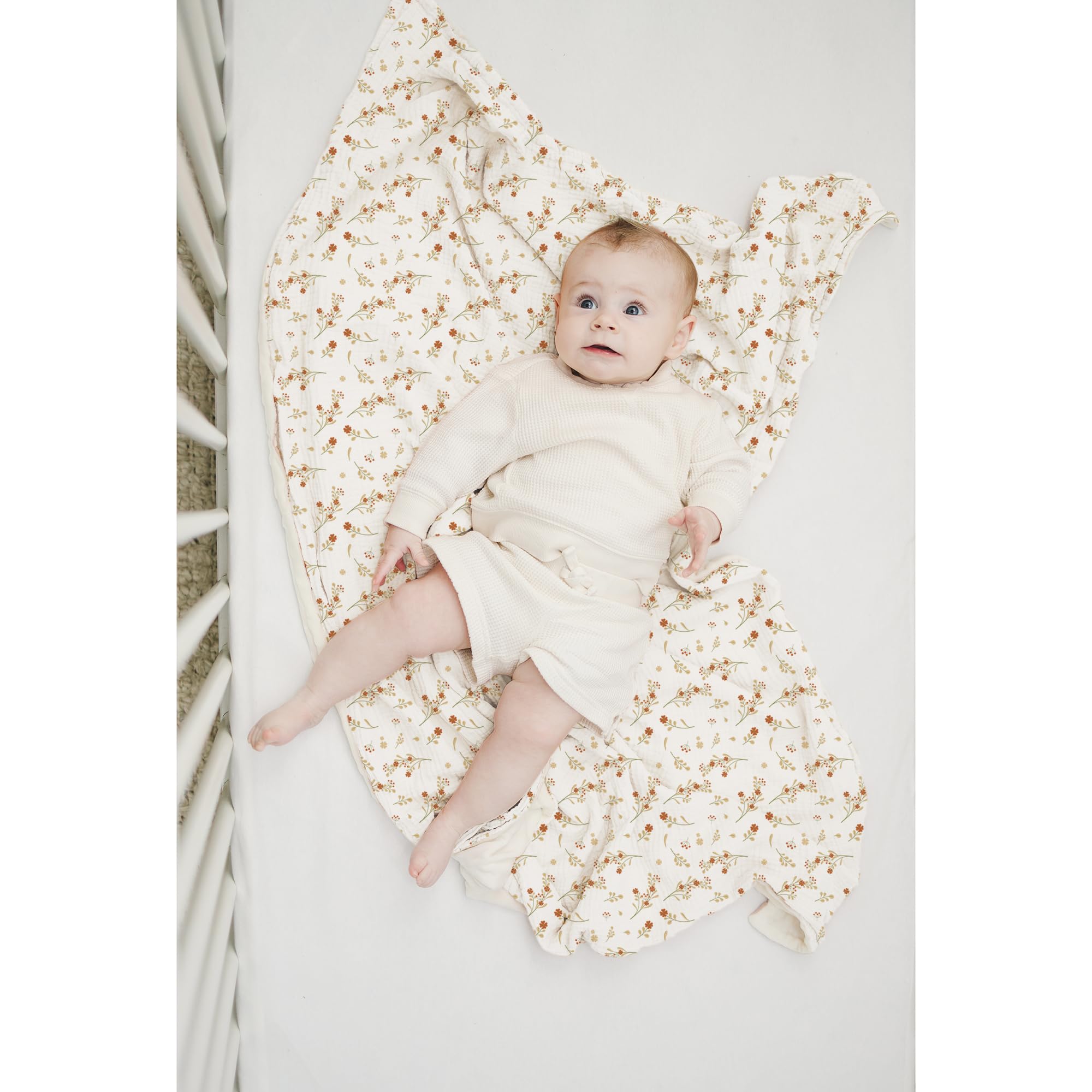 Konssy baby blanket swaddle wrap demonstrates secure, roomy design for snug sleep