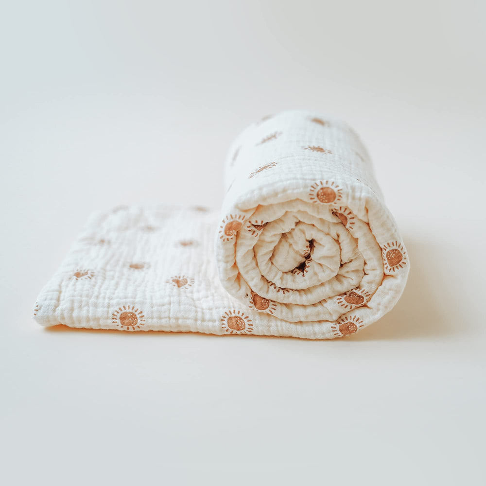 Konssy blanket unisex design suits boys and girls for versatile use.