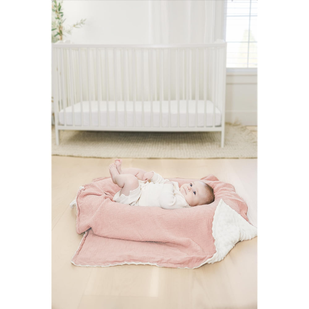 Konssy baby blanket features unisex design suitable for stroller outings