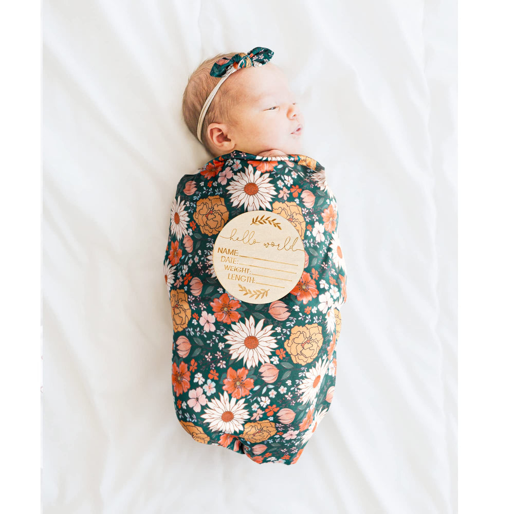Konssy matching headband with bow for stylish photos.