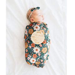 Konssy matching headband with bow for stylish photos.
