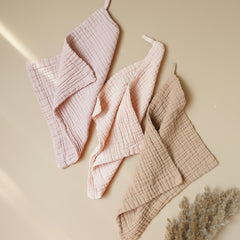 Konssy baby muslin washcloths close-up demonstrates high absorption for quick wipeups.