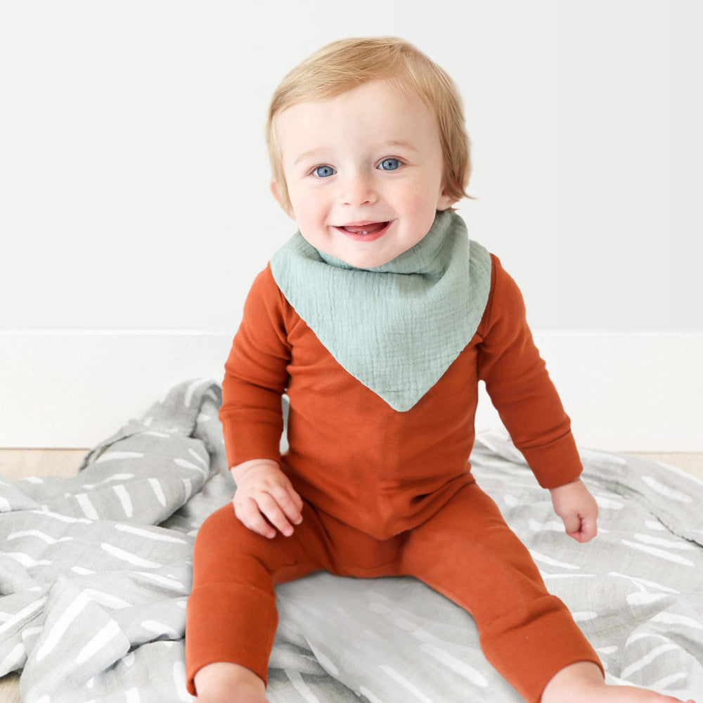 Konssy bandana bib teething-friendly design shown on baby
