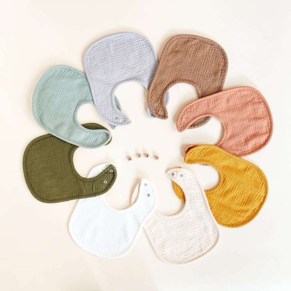 Konssy bib doubles as a burp cloth for quick cleanups.