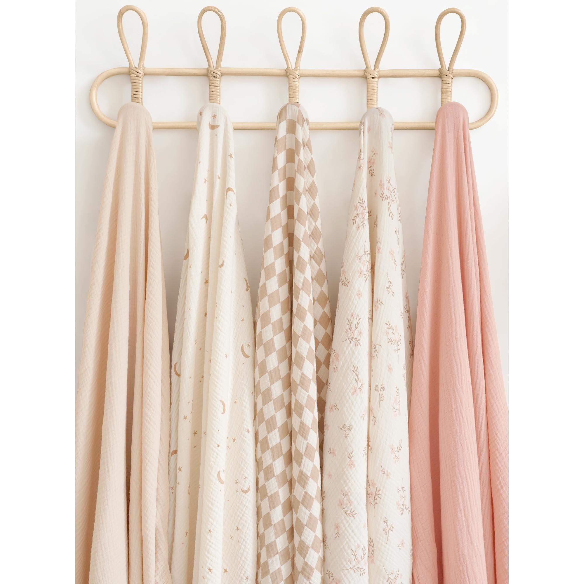 Konssy colorful unisex swaddles—vibrant hues for outfits and photos.