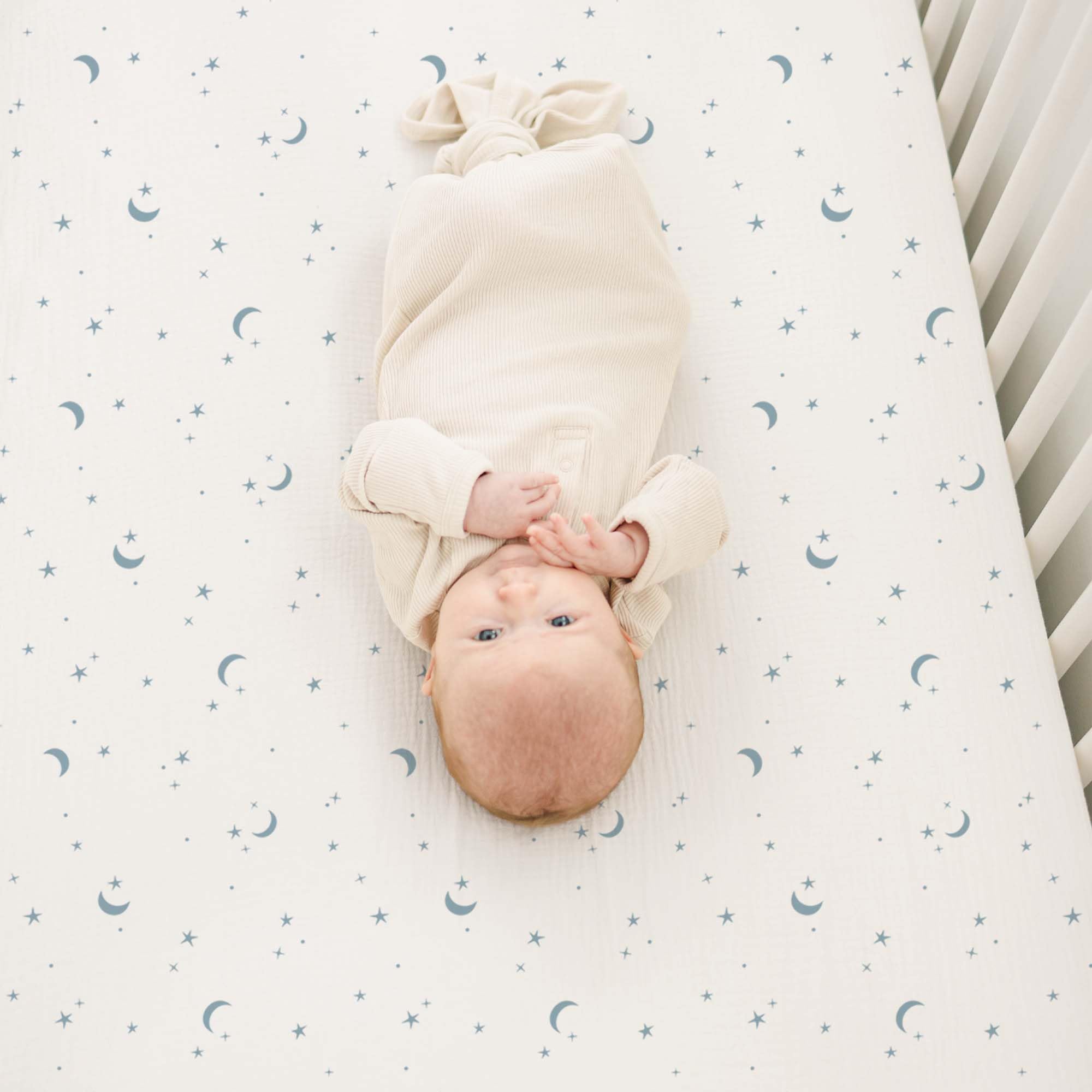 Konssy Dreamfield Sky baby blue plaid crib sheets with secure 360-degree elastic
