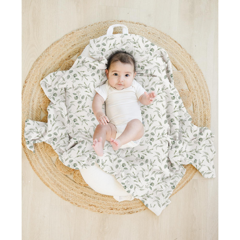Konssy easy-care fabric resists fading with repeated washing.