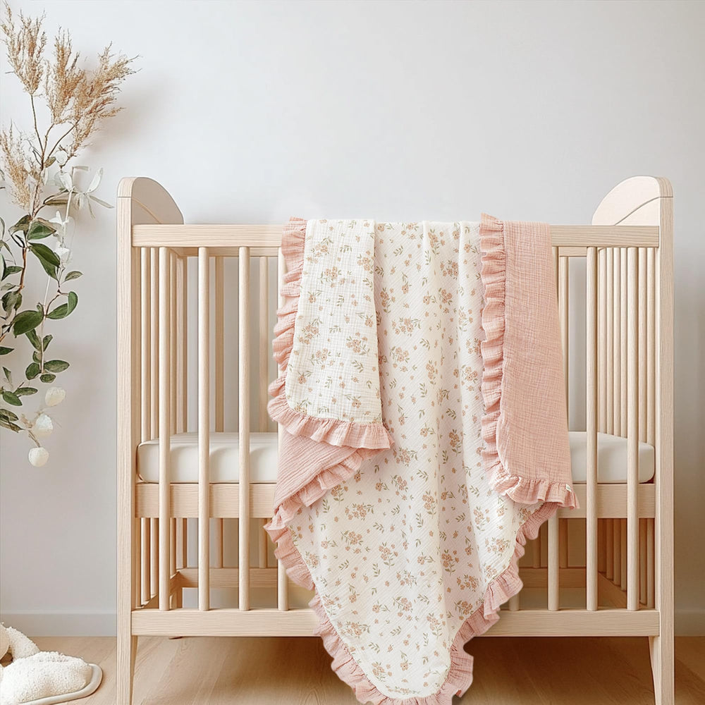 Konssy Flounce blanket easy-care label, machine washable for busy parents.