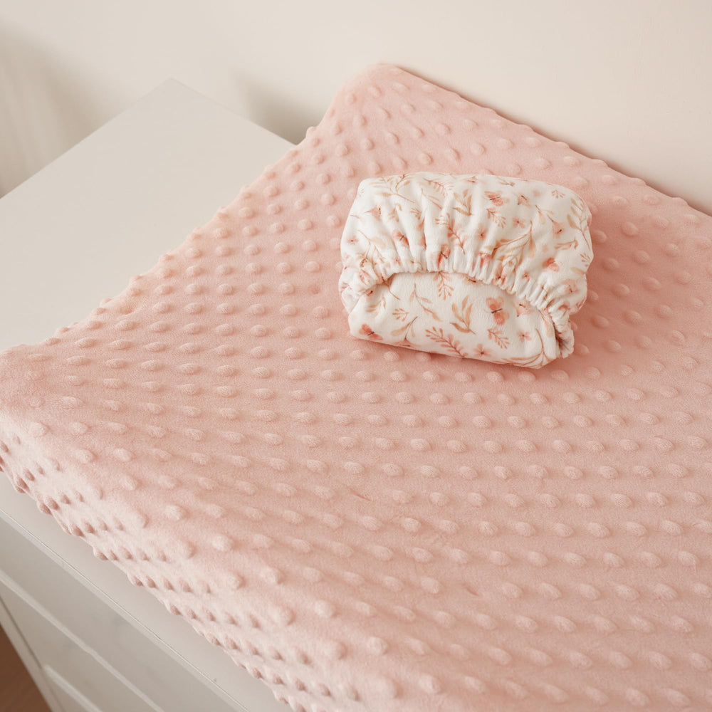 Konssy gift-ready changing pad cover set for new parents.