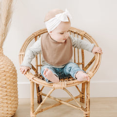 Adjustable snaps on Konssy bibs for a comfy fit from newborn to 36 months