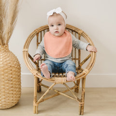 Konssy muslin baby bibs fleece-back ensures gentle neck comfort.