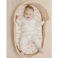 Close-up of Konssy muslin cotton weave, breathable and skin-friendly
