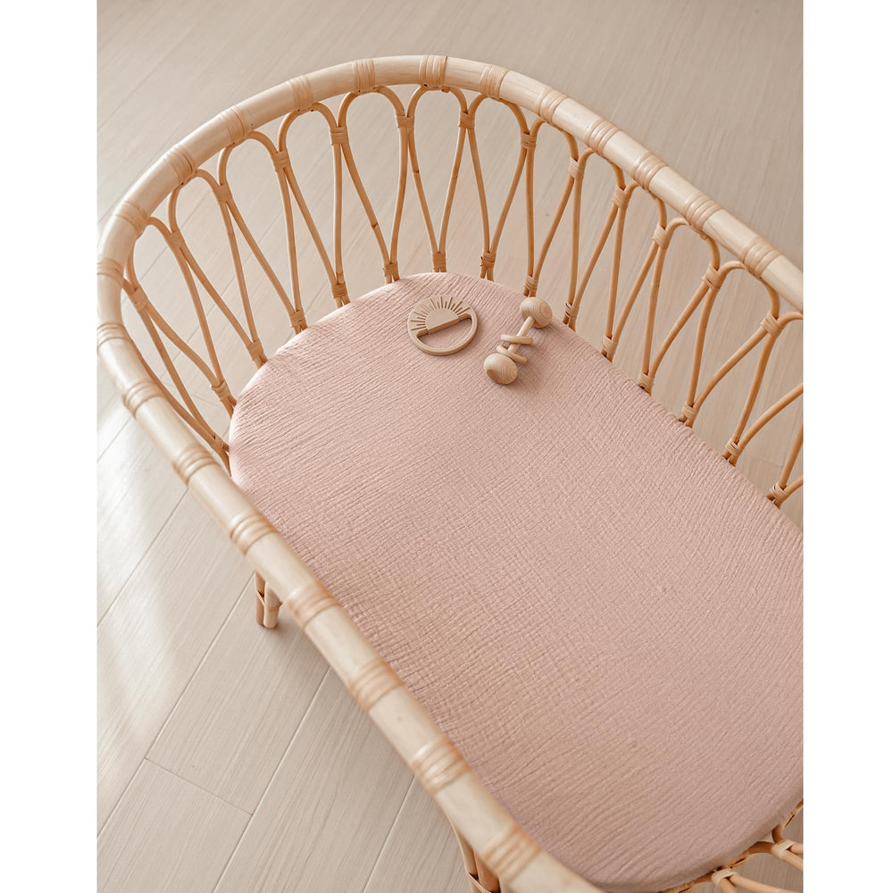 Konssy rectangle sheet in floral pink, fits multiple mattress shapes