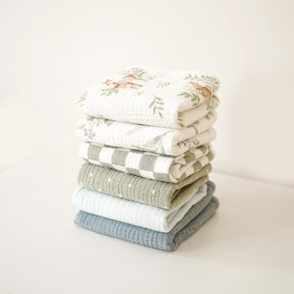 Konssy burp cloths multi-use set, doubles as washcloths and bibs.