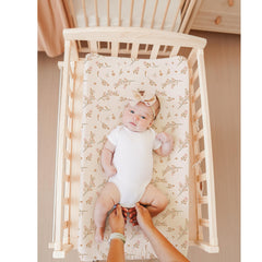 360-degree elastic fit on Konssy changing pad cover keeps it secure