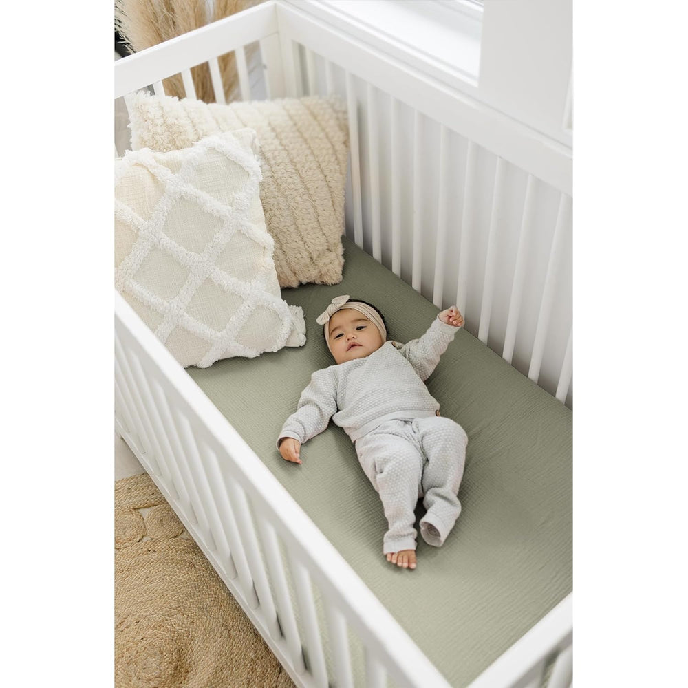 Konssy muslin crib sheets demonstrate snug elastic fit around mattress edges.