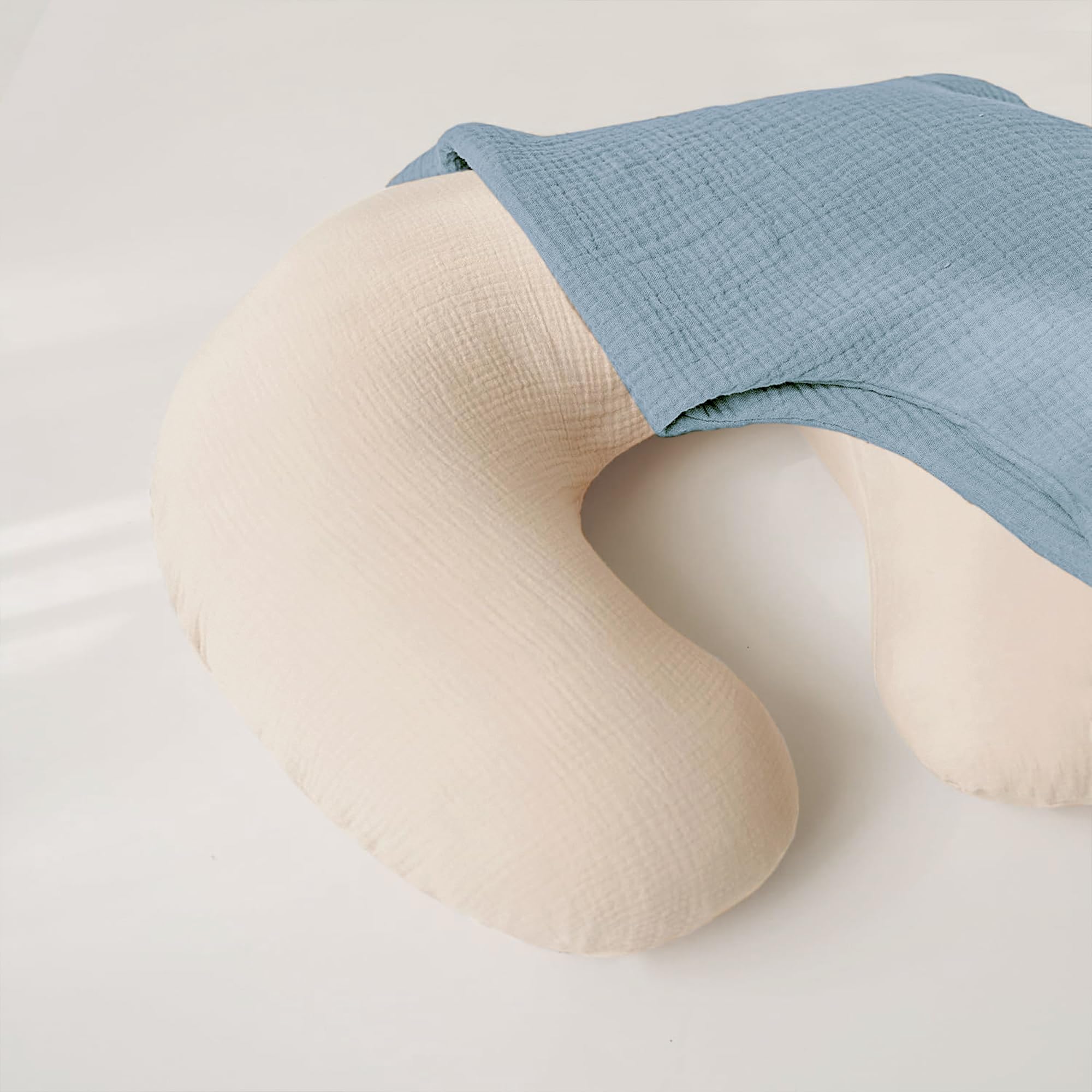 Konssy breathable muslin fabric supports baby comfort during nursing.