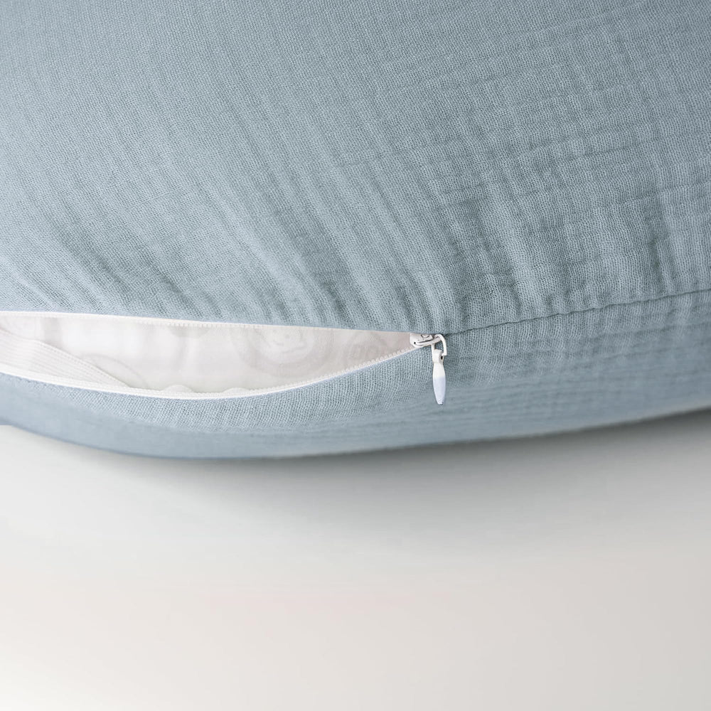 Konssy easy-slip-on design with zipper ensures quick changes.
