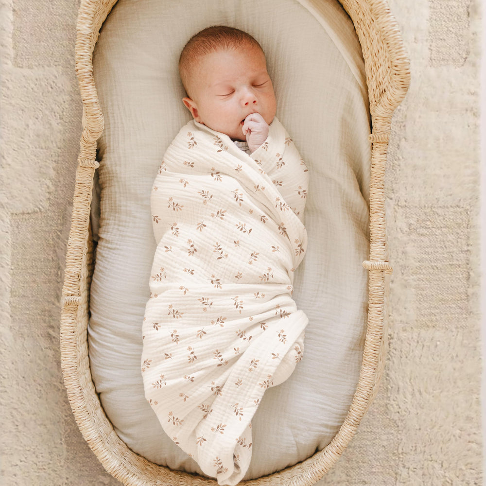 Konssy muslin swaddle blanket shows generous 47x47 size for secure swaddling