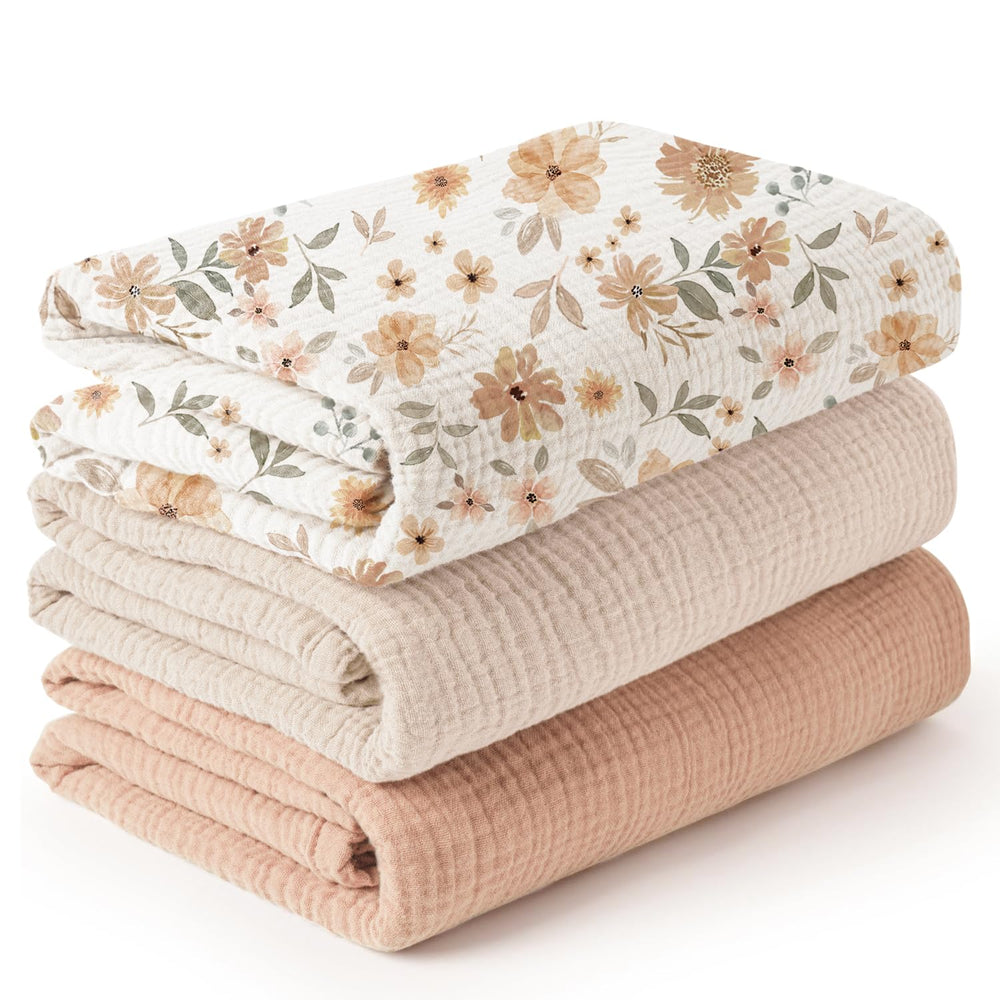 Konssy muslin swaddle blanket close-up shows soft-touch fabric for newborn comfort