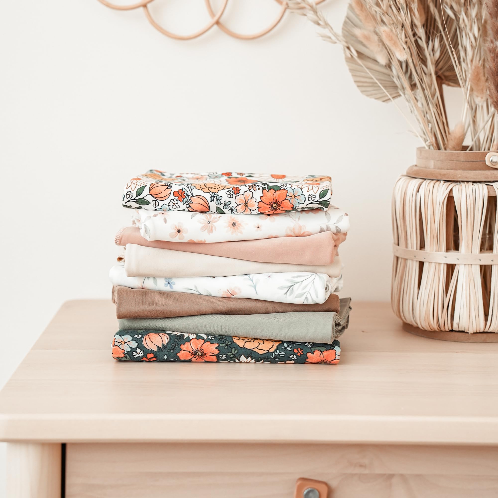 Konssy newborn hospital outfit style highlight for easy outfit changes.